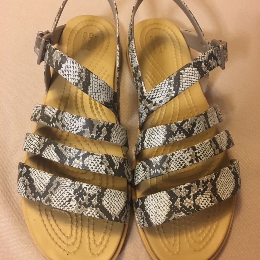 Croc Sandals Size 6W; NWOT